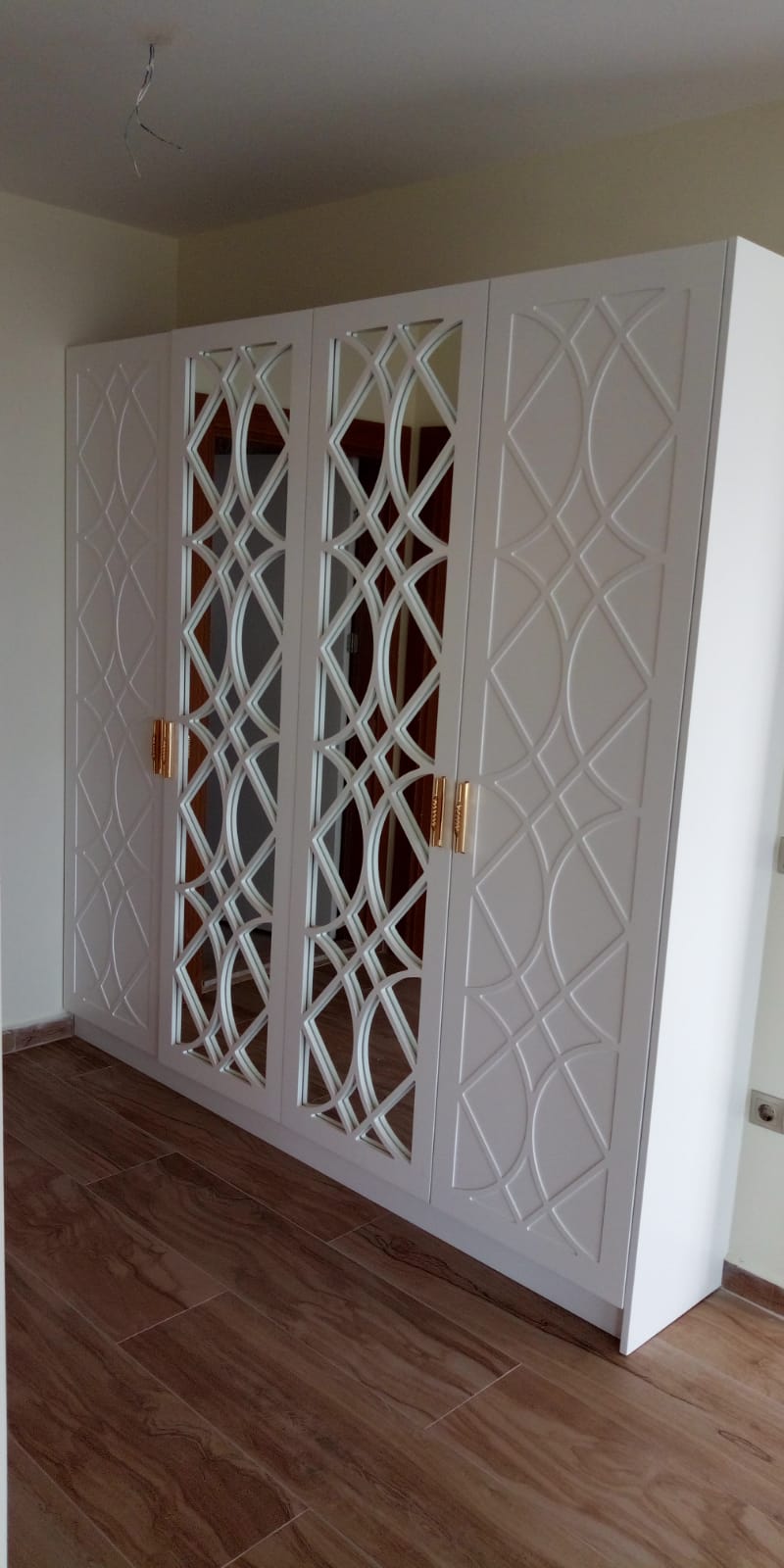 Muhteşem Elbise Dolabı modeli dekorasyonu