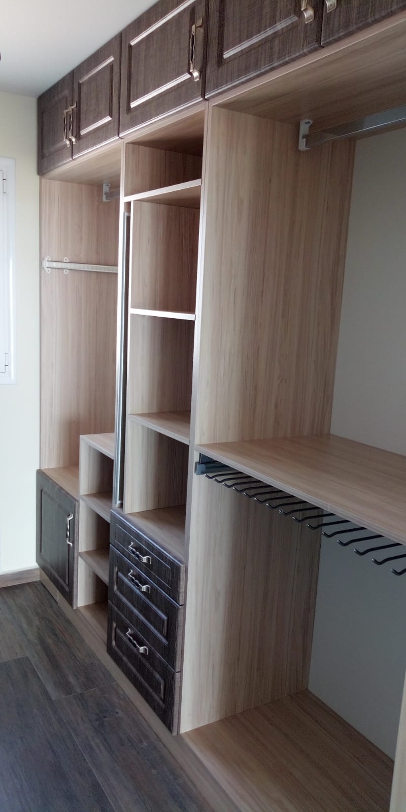 Muhteşem Elbise Dolabı modeli dekorasyonu